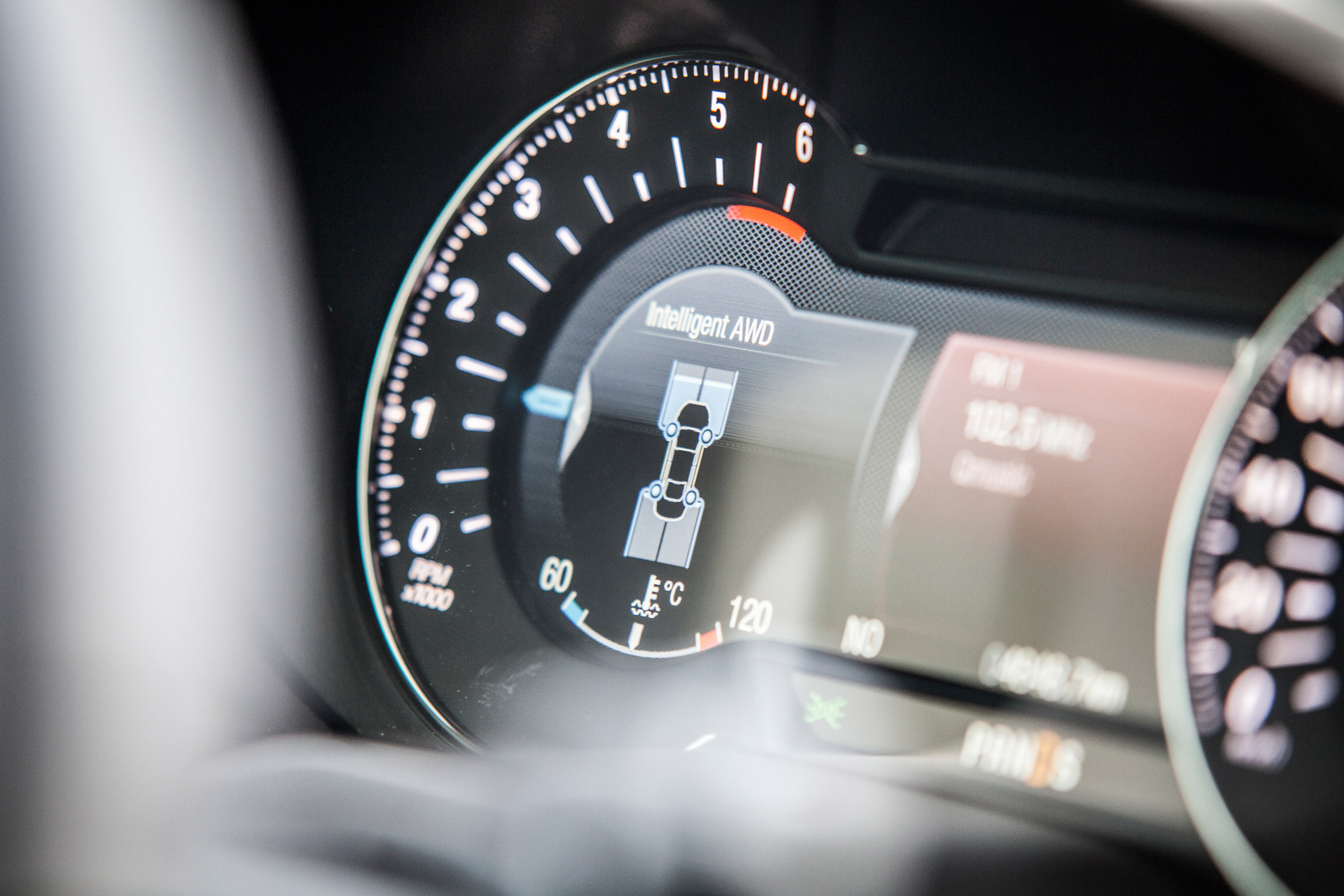 Ford S-Max AWD - dials details