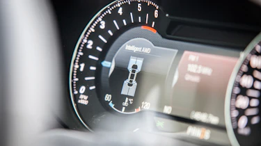 Ford S-Max AWD - dials details