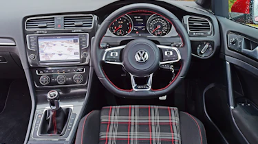 Volkswagen Golf GTI - dash