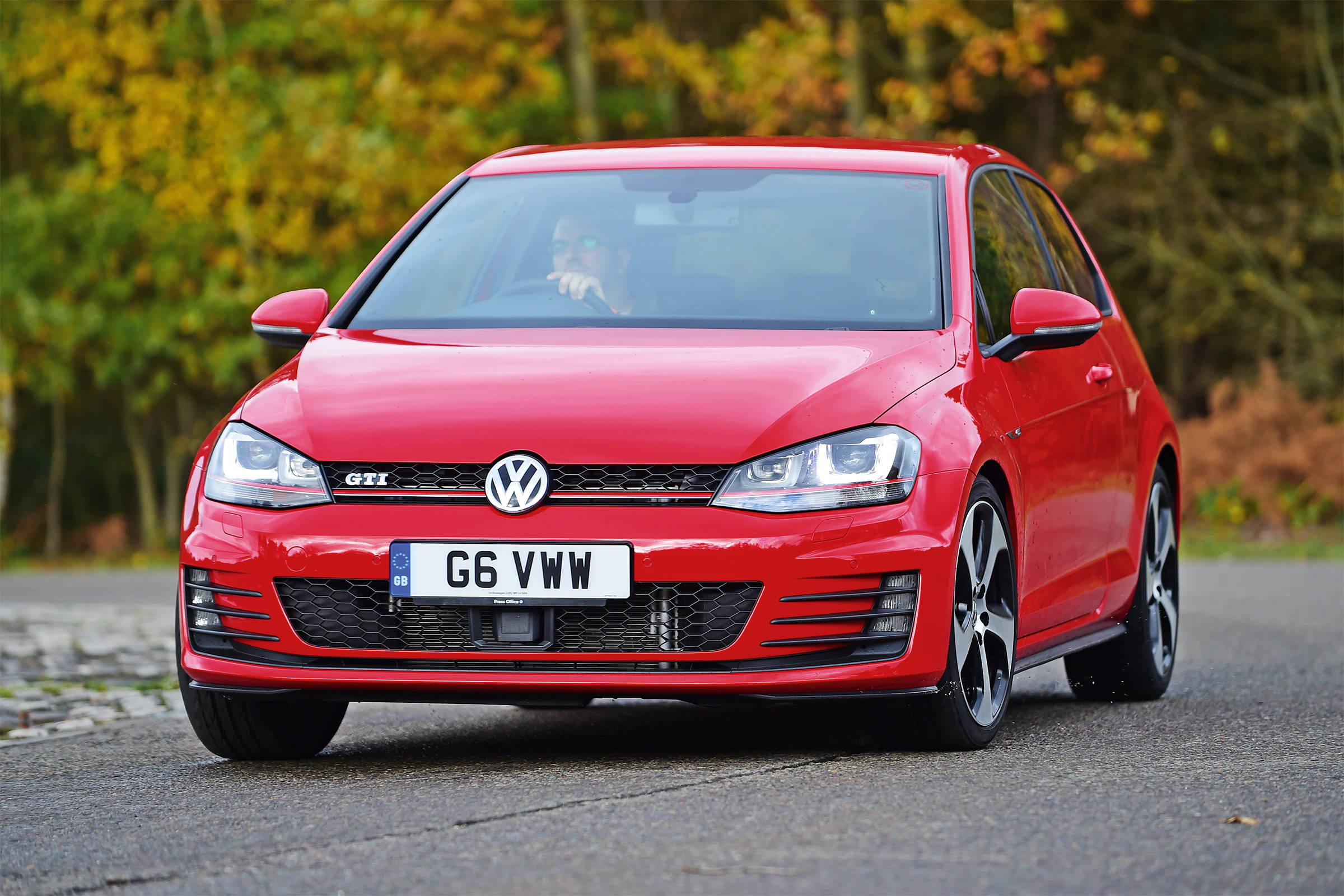 Volkswagen Golf GTI - cornering