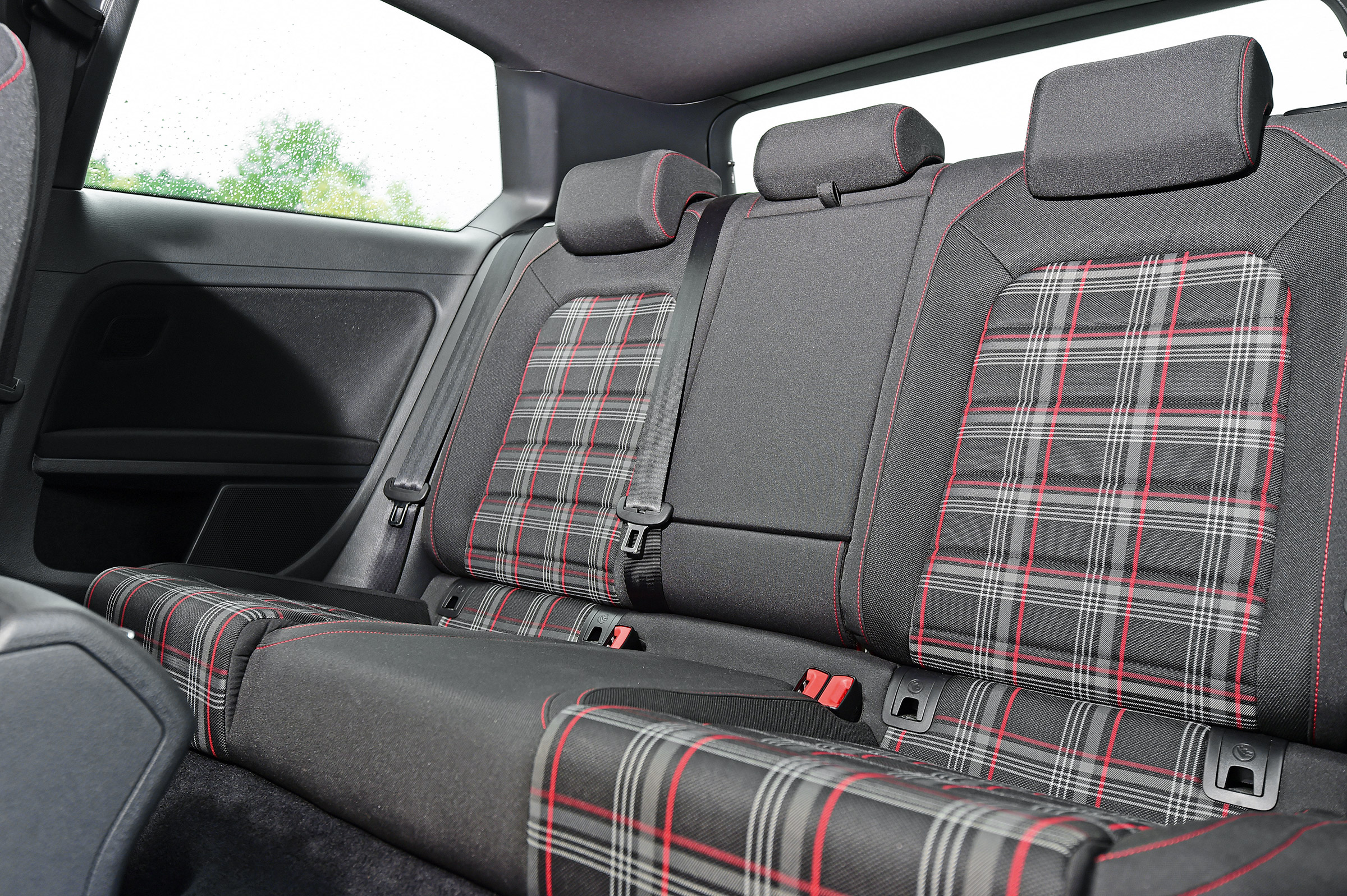 Volkswagen Golf GTI - rear seats