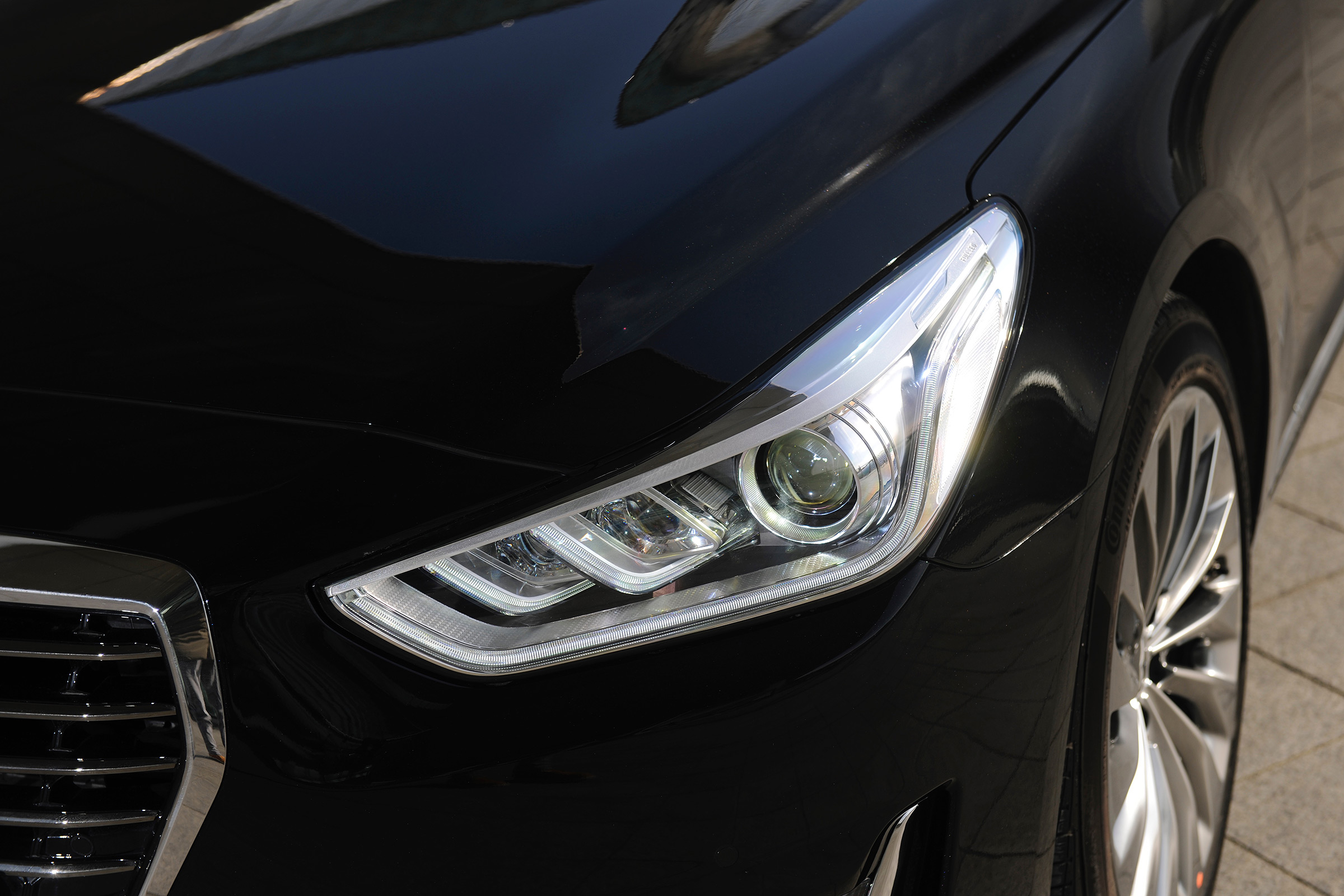 Genesis G90 first drive - headlight
