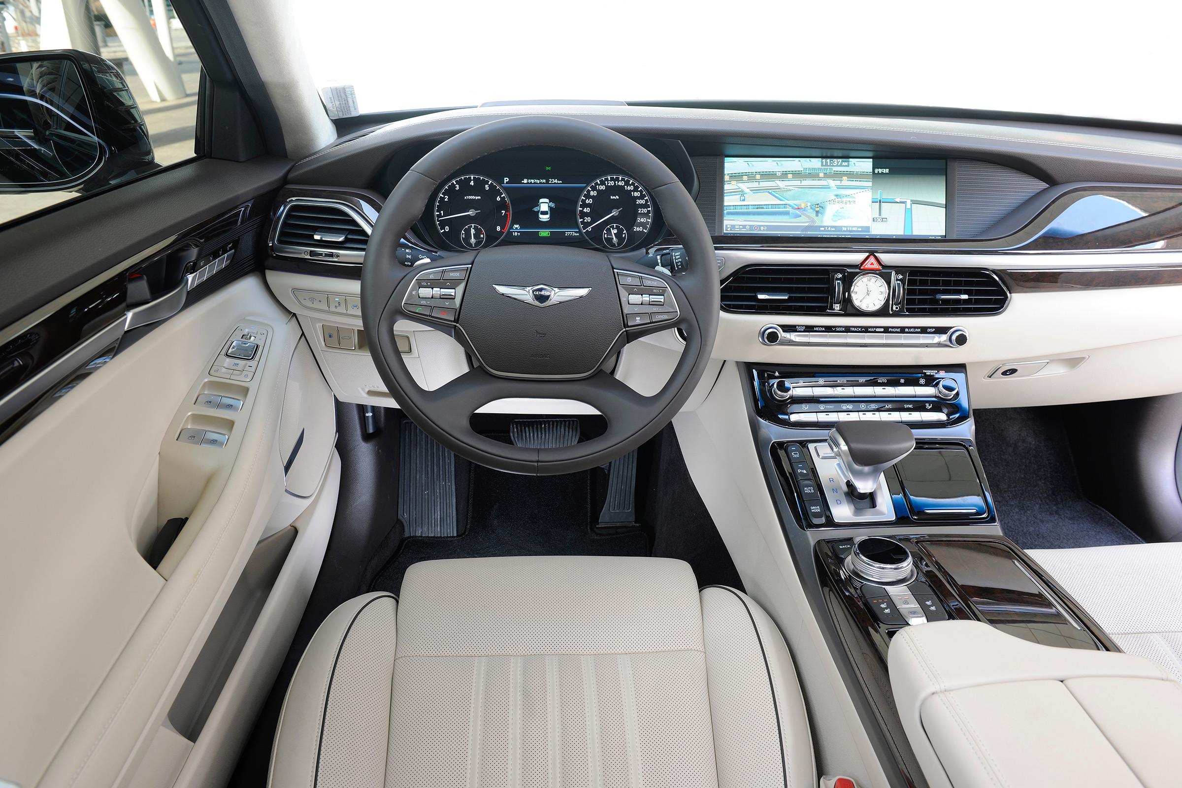 Genesis G90 first drive - interior