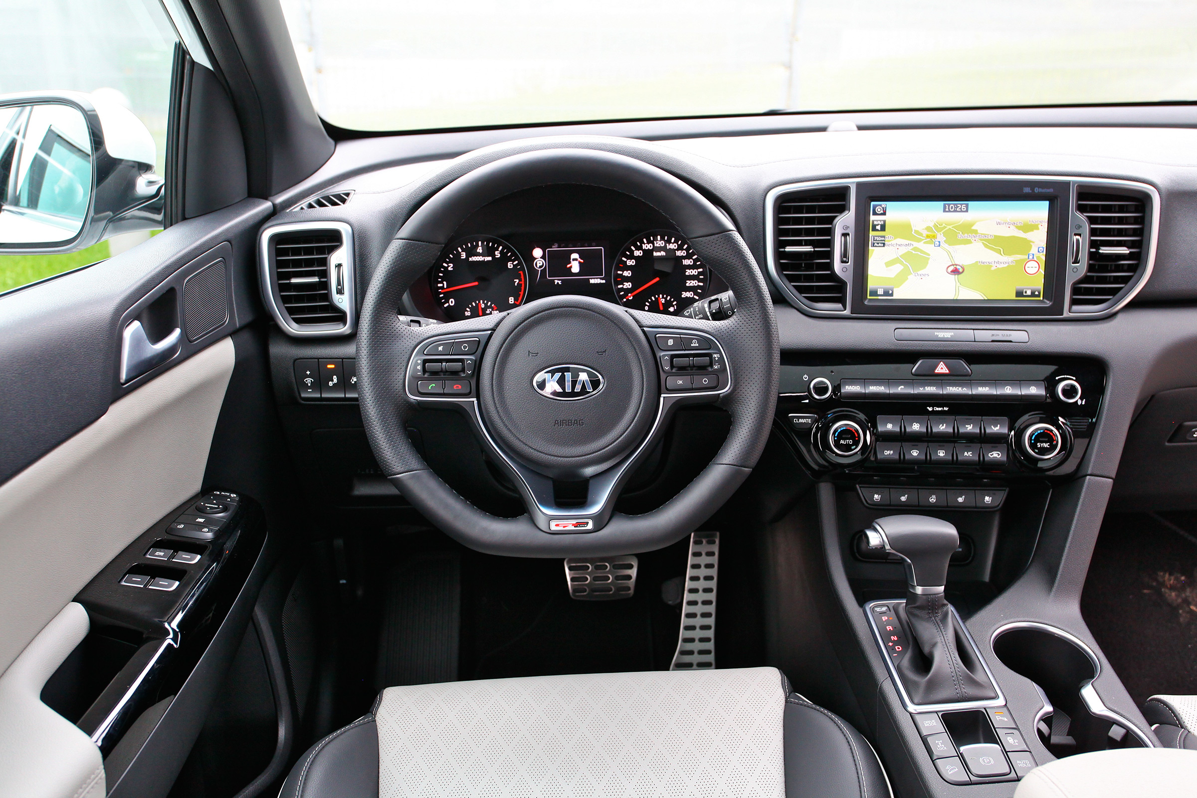 New Kia Sportage SUV 2016 - dashboard