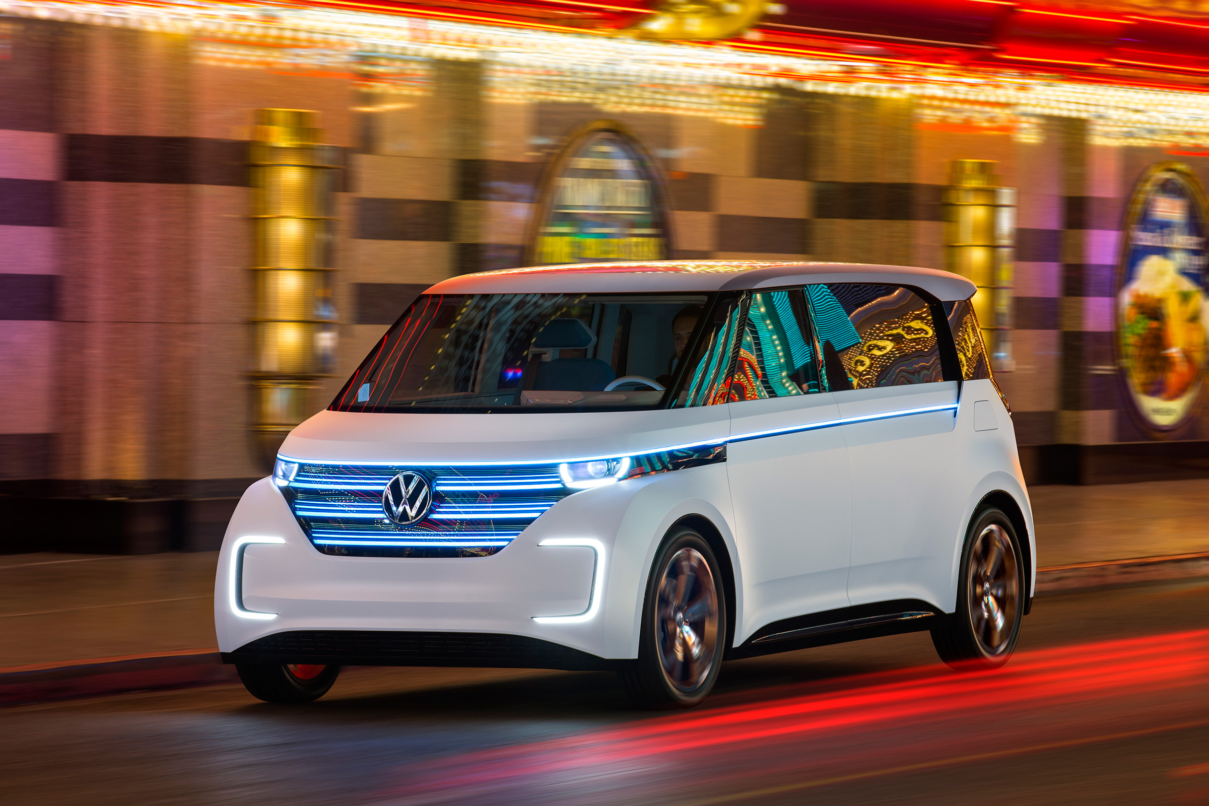 Volkswagen Budd-e first drive 2016 - front tracking