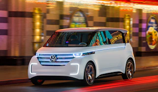 Volkswagen Budd-e first drive 2016 - front tracking