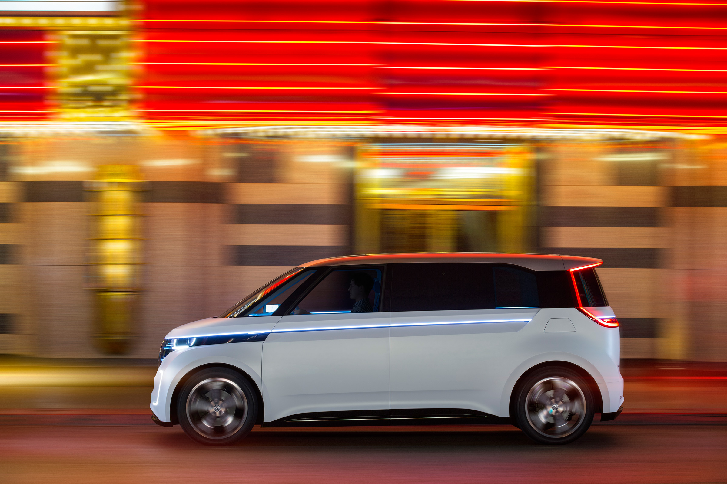 Volkswagen Budd-e first drive 2016 - side tracking