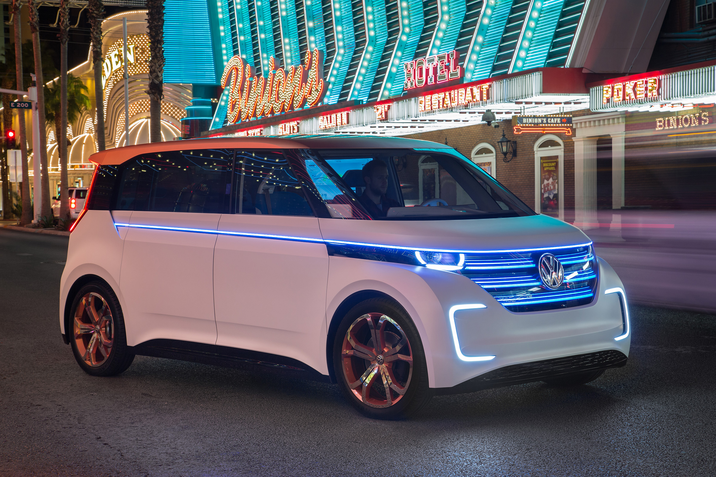 Volkswagen Budd-e first drive 2016 - front quarter