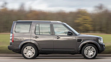Land Rover Discovery Landmark side tracking