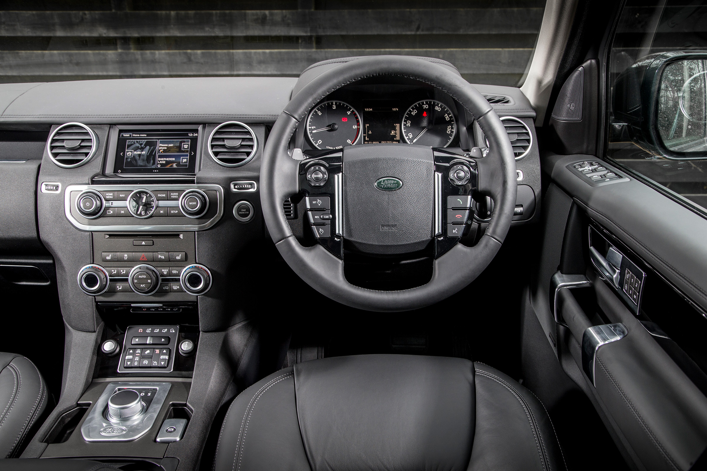 Land Rover Discovery Landmark dashboard