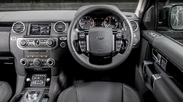 Land Rover Discovery Landmark dashboard