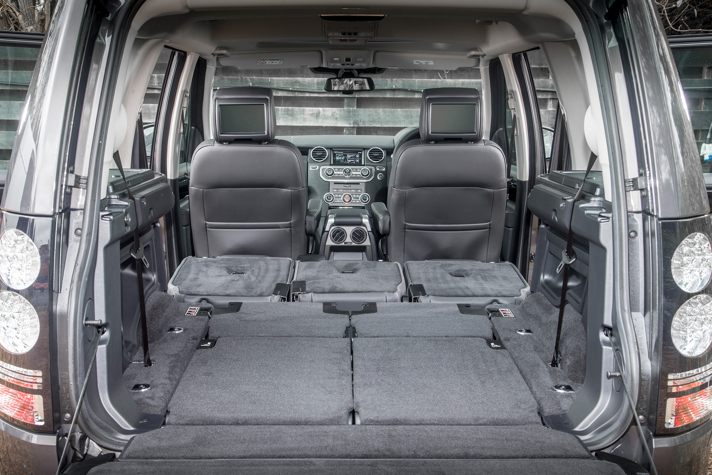 Land Rover Discovery Landmark boot space