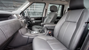 Land Rover Discovery Landmark front seats