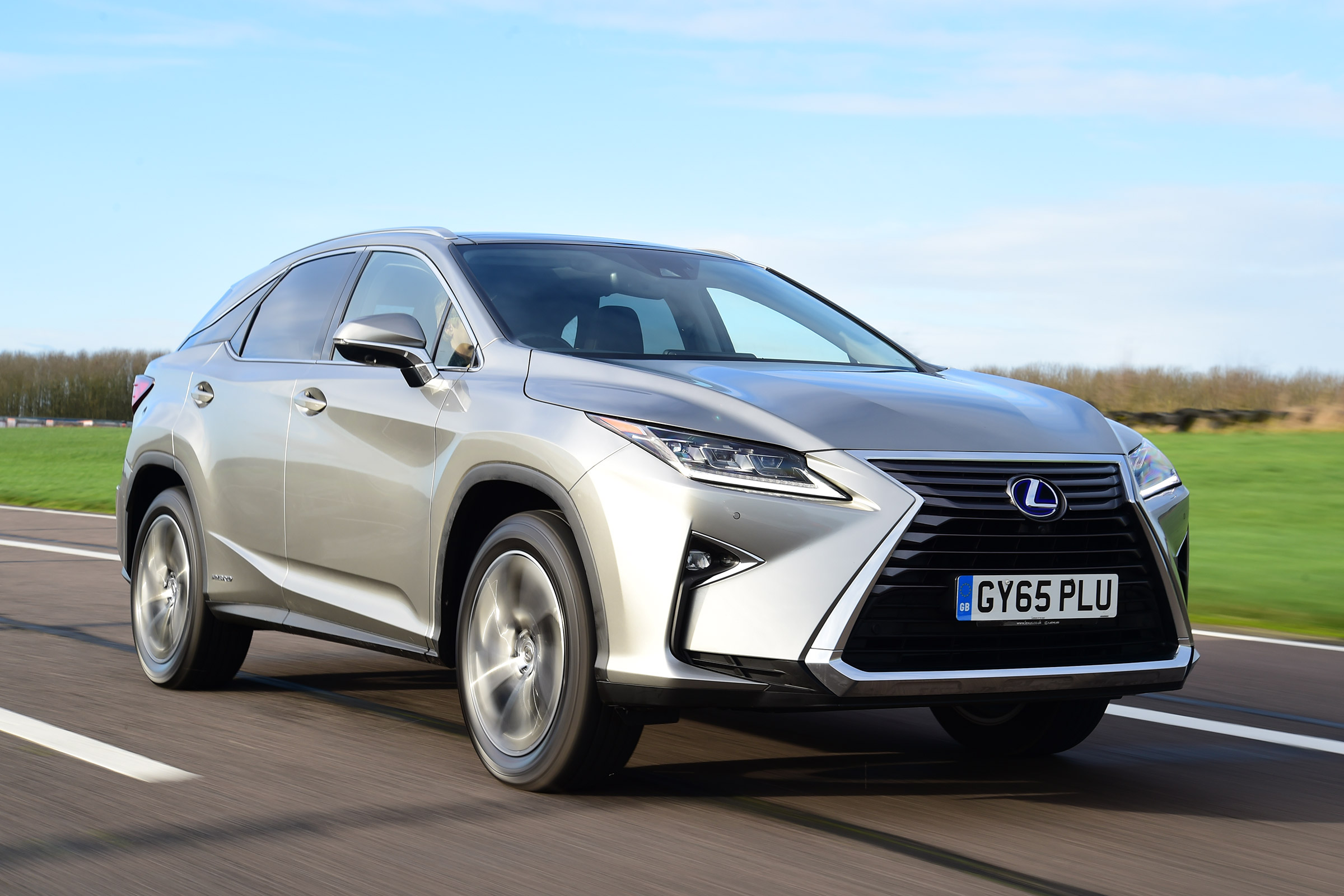 Lexus RX - front action