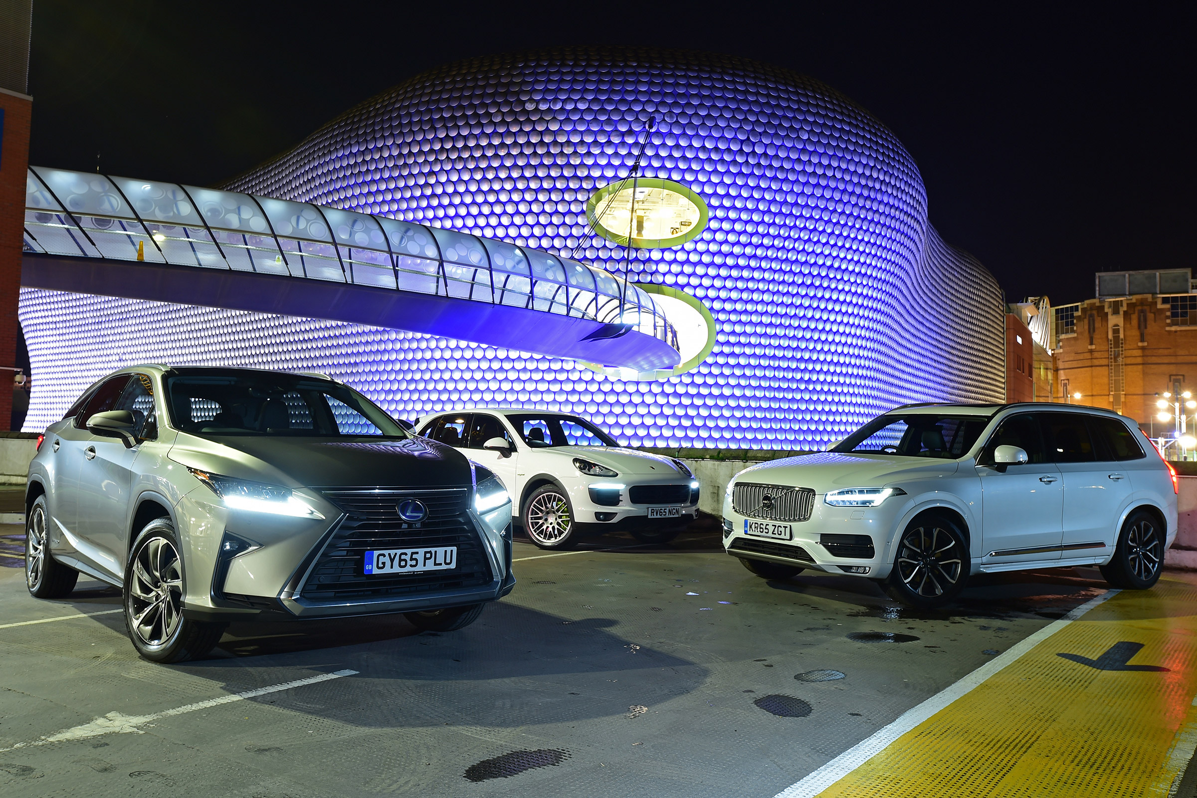 Lexus RX vs Porsche Cayenne vs Volvo XC90 - night