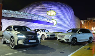 Lexus RX vs Porsche Cayenne vs Volvo XC90 - night
