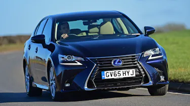 Lexus GS 300h 2016 - front cornering