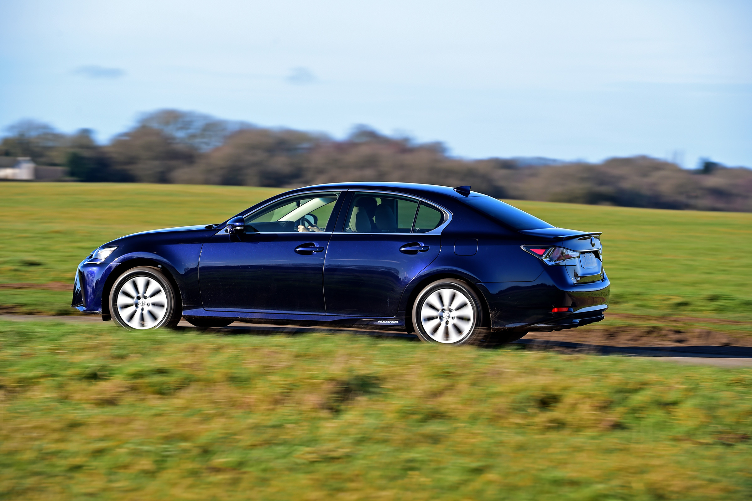 Lexus GS 300h 2016 - side tracking