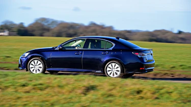 Lexus GS 300h 2016 - side tracking