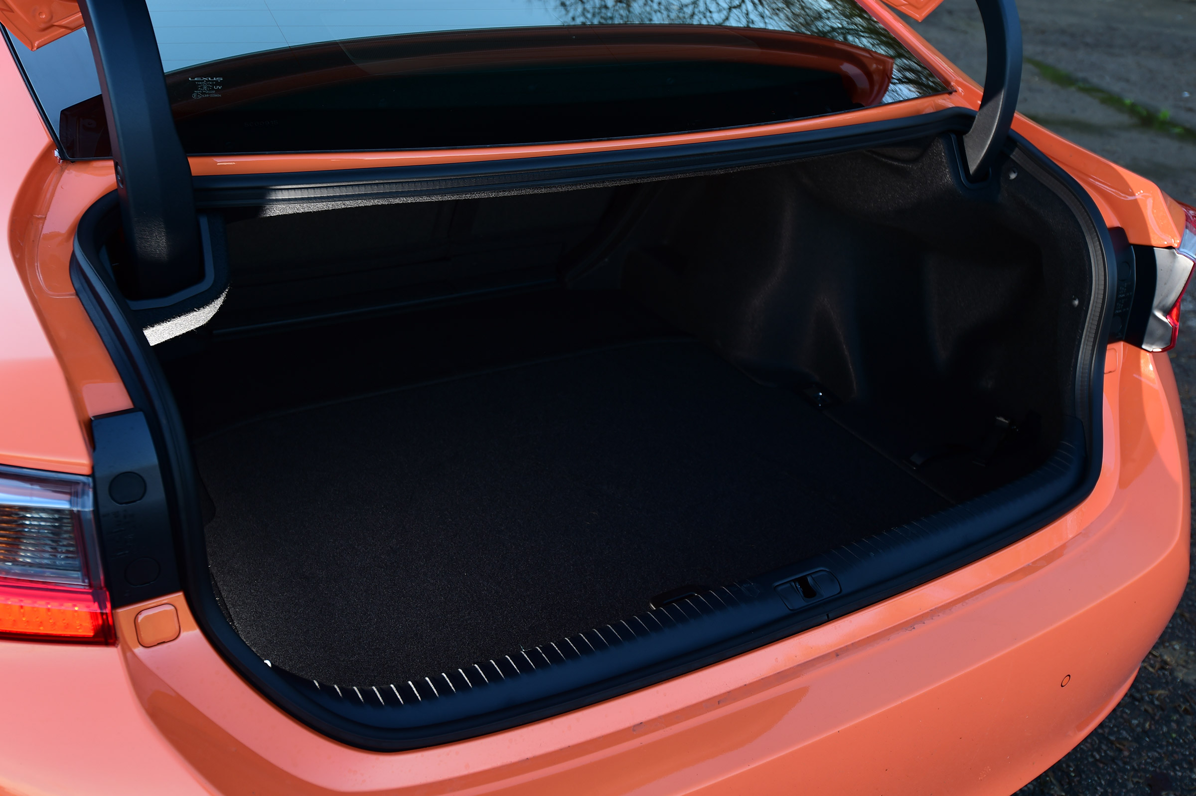 Lexus RC 200t - boot