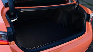 Lexus RC 200t - boot