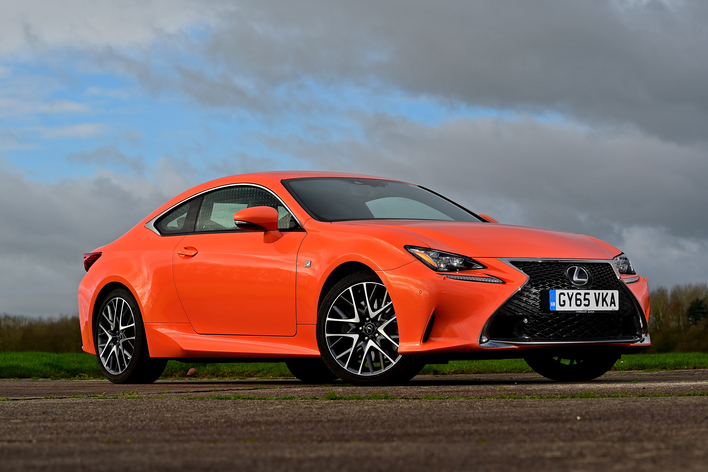 Lexus RC 200t - front static