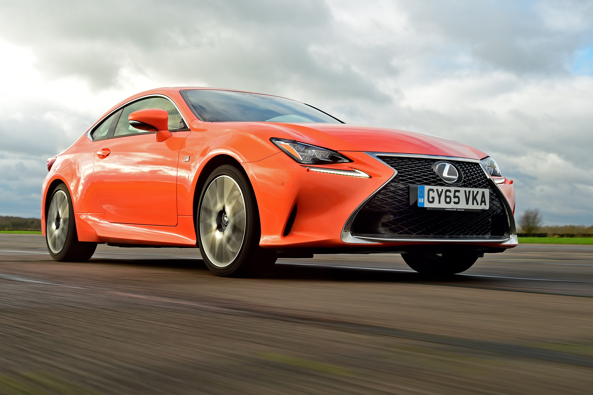 Lexus RC 200t - front