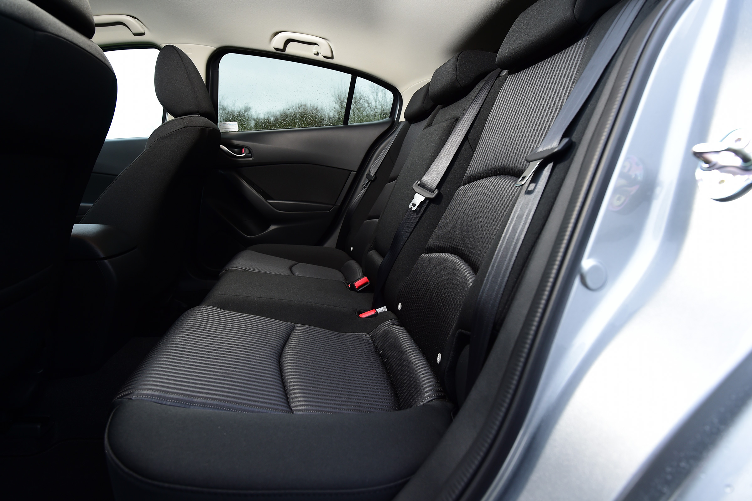 Mazda 3 hatchback 2016 SKYACTIV Diesel - rear seats