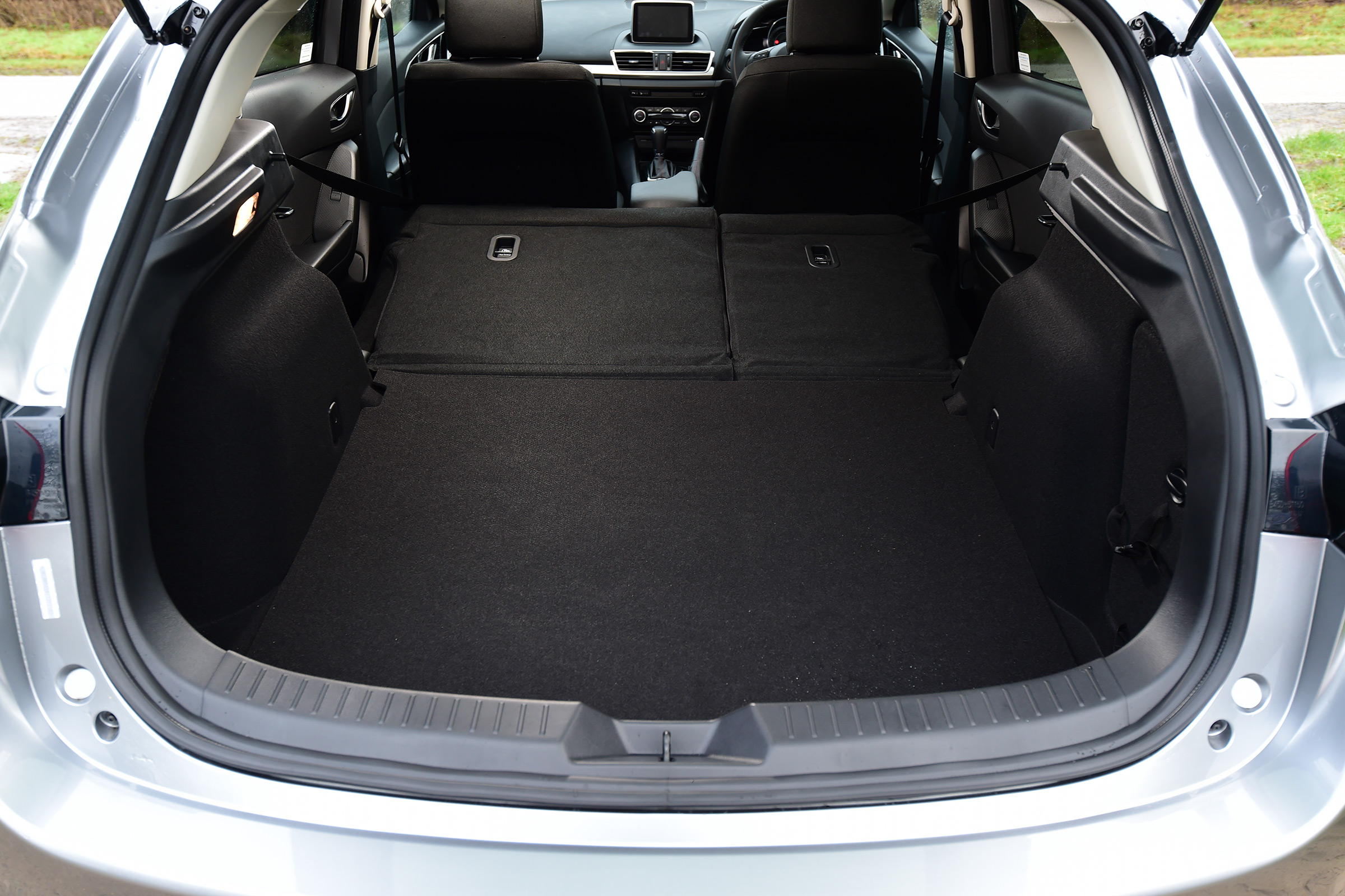 Mazda 3 hatchback 2016 SKYACTIV Diesel - boot space seats down