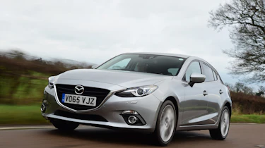 Mazda 3 hatchback 2016 SKYACTIV Diesel - front tracking 2