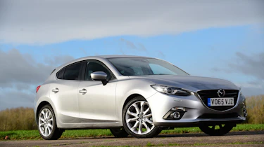 Mazda 3 hatchback 2016 SKYACTIV Diesel - front quarter