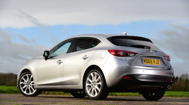 Mazda 3 hatchback 2016 SKYACTIV Diesel - rear quarter