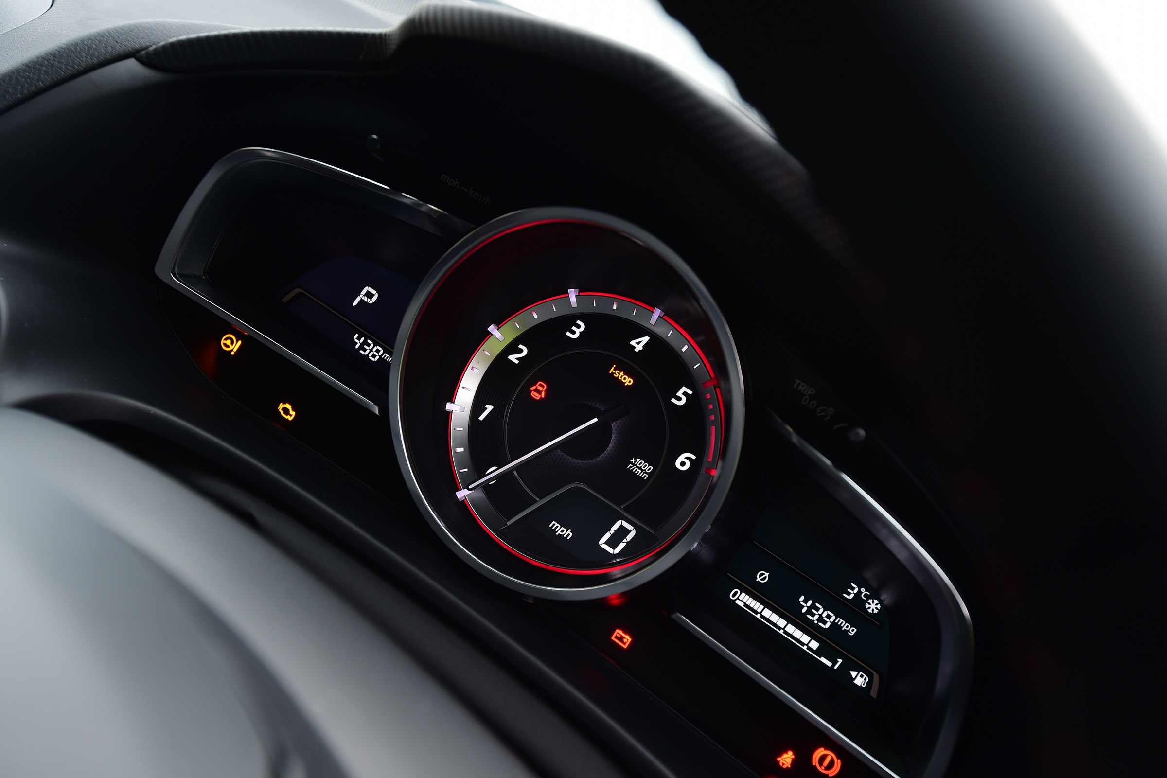 Mazda 3 hatchback 2016 SKYACTIV Diesel - instruments