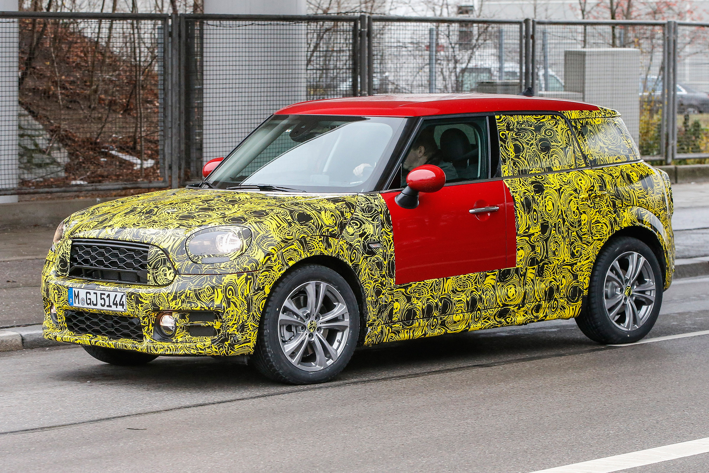 Mini Countryman 2016 side front