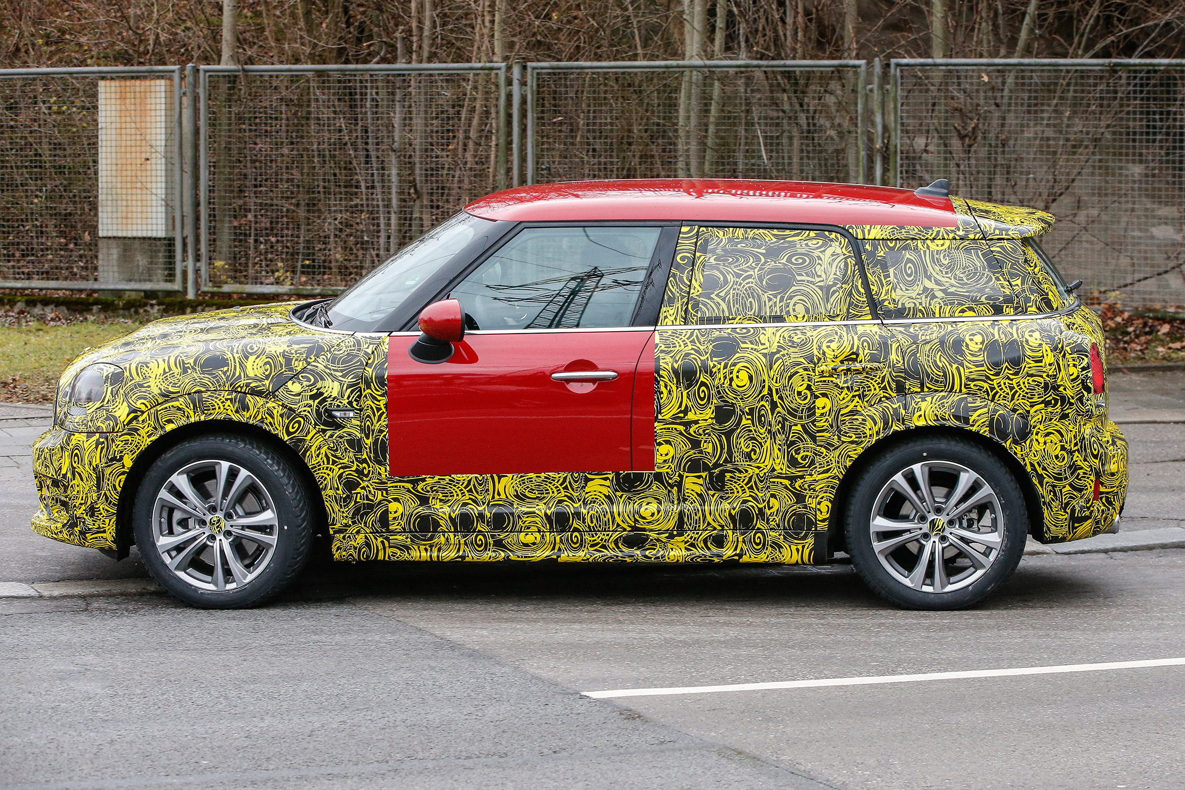 Mini Countryman 2016 side-on
