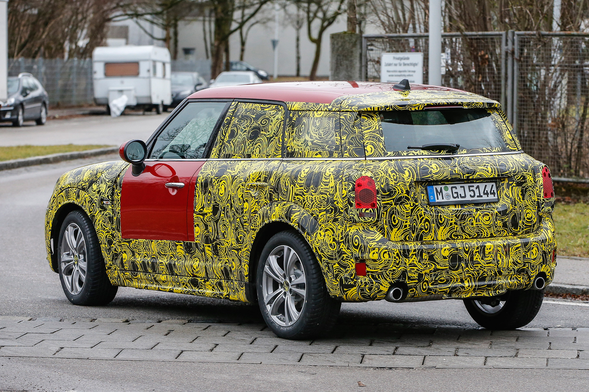 Mini Countryman 2016 rear side