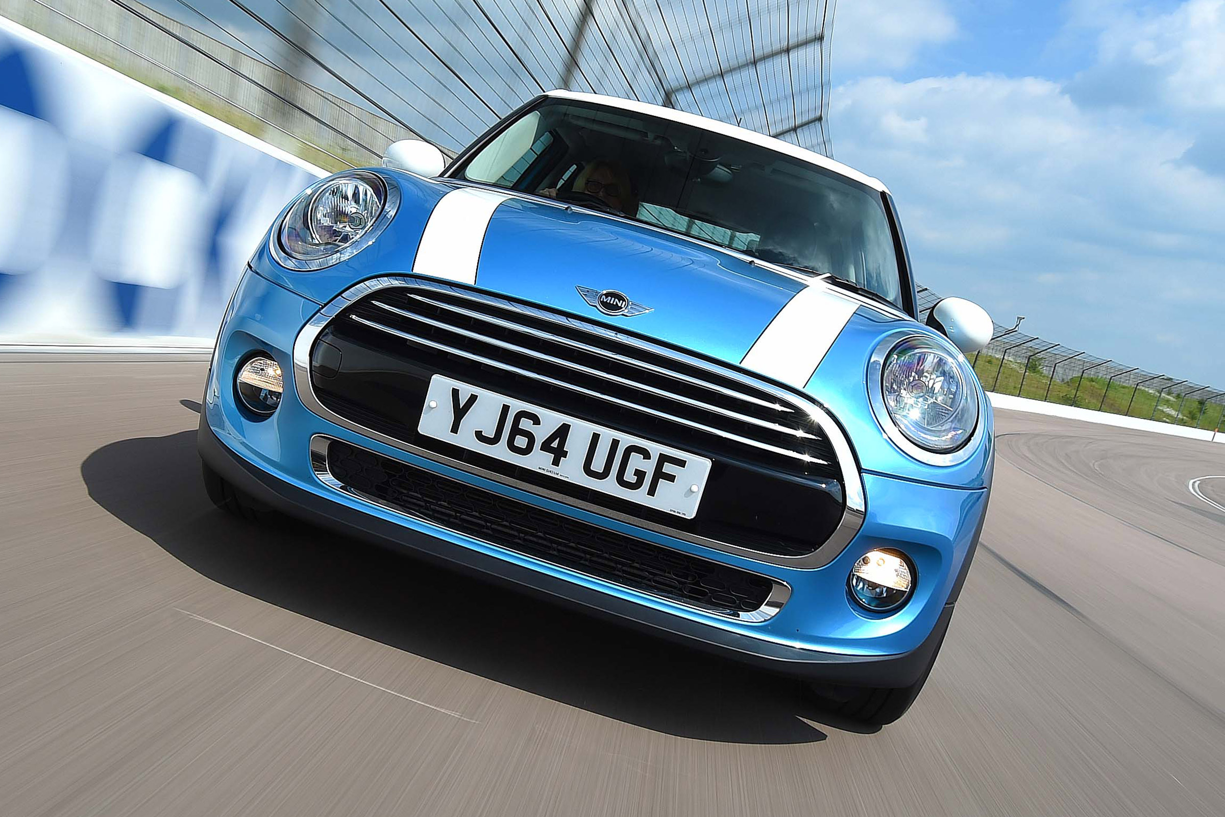 MINI Cooper - front