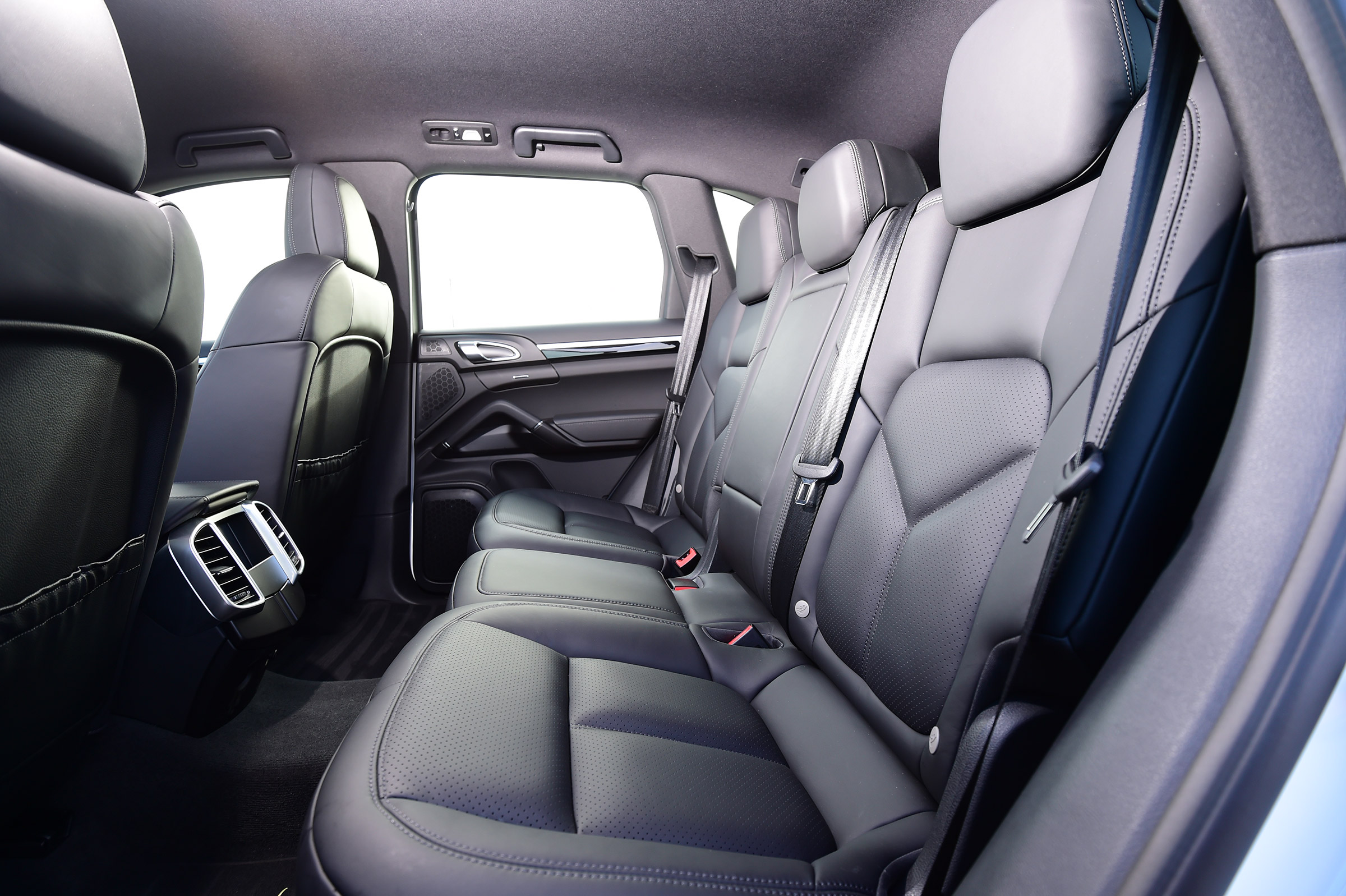Porsche Cayenne - rear seats