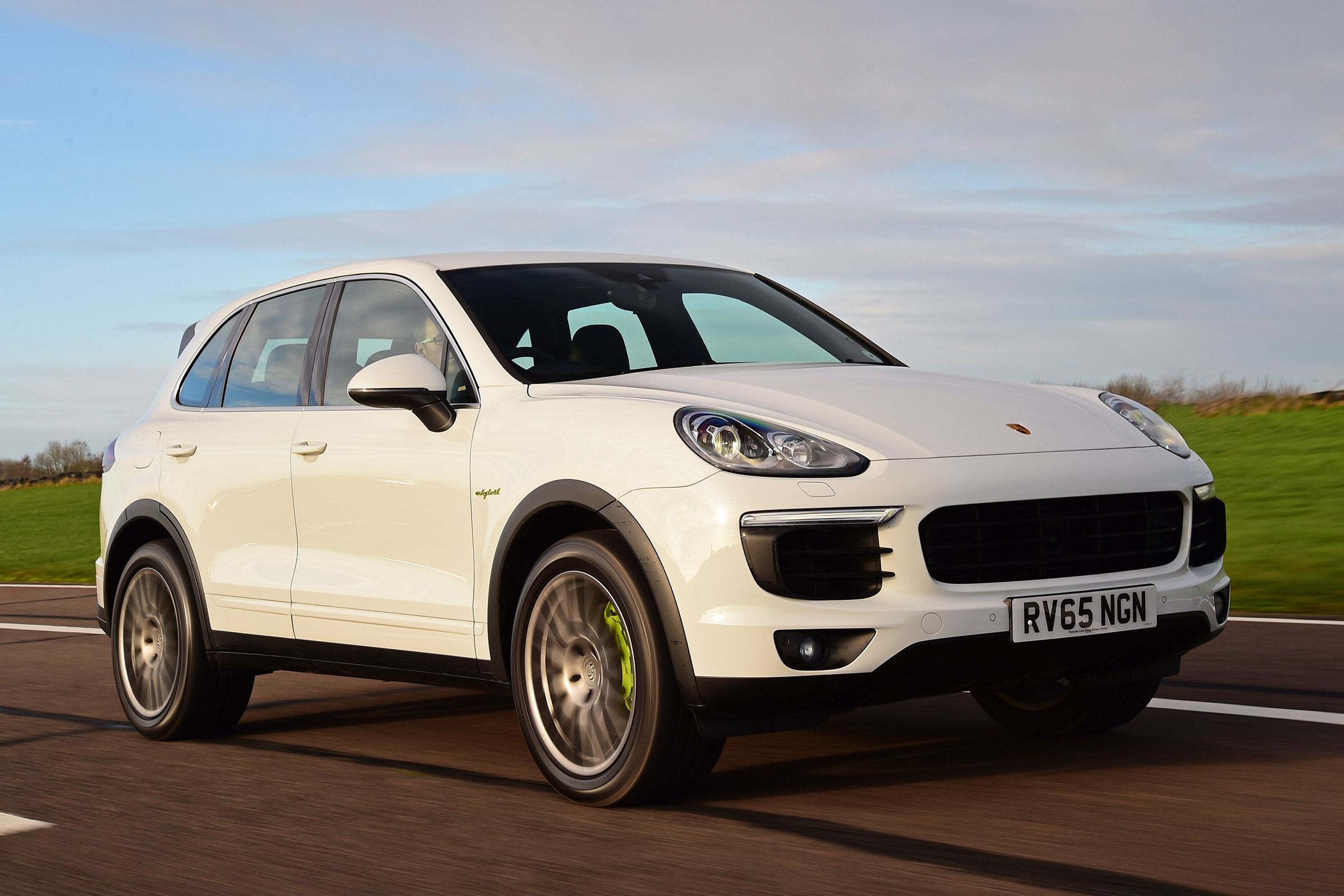 Porsche Cayenne - front action