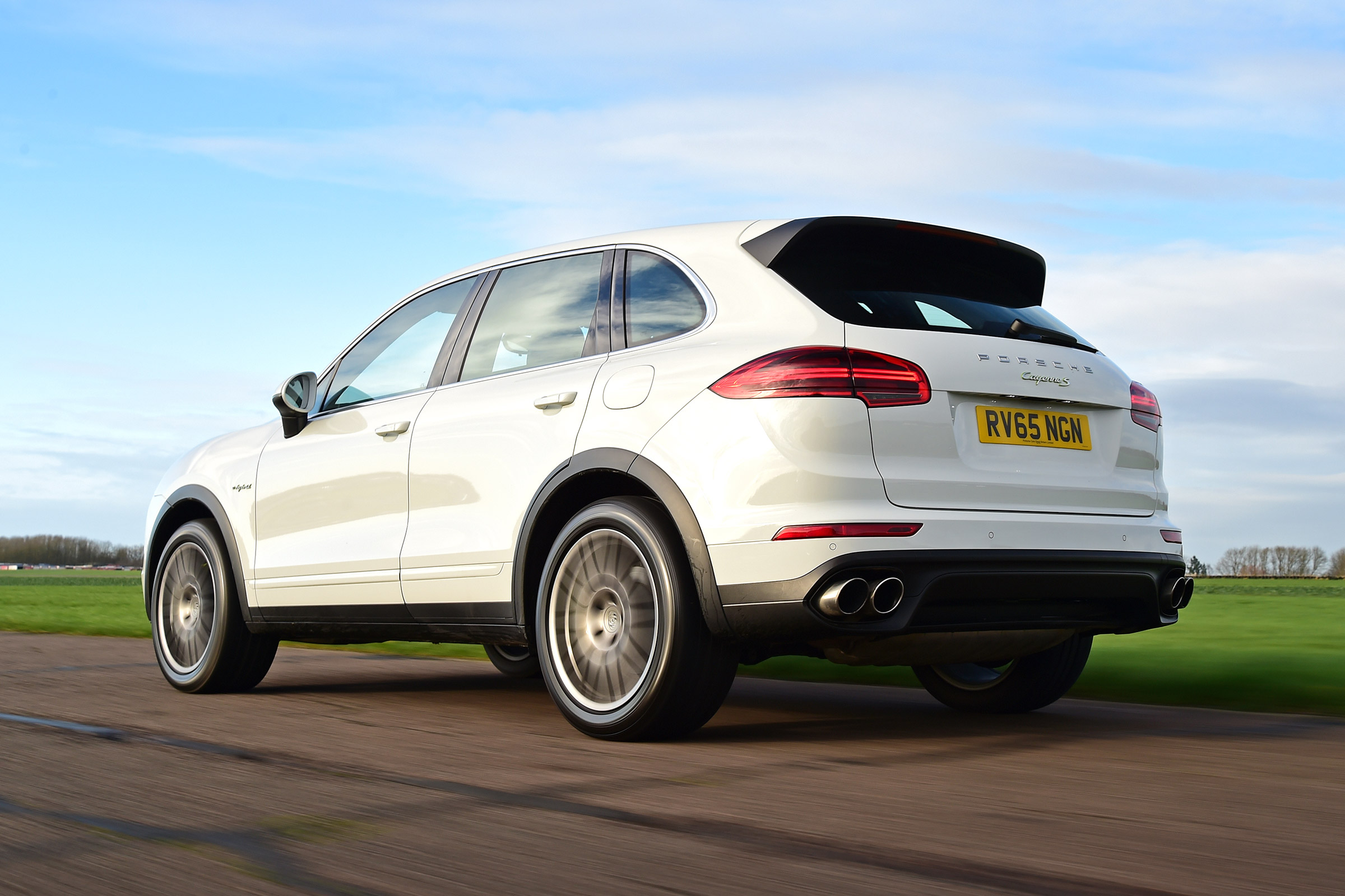 Porsche Cayenne - rear action