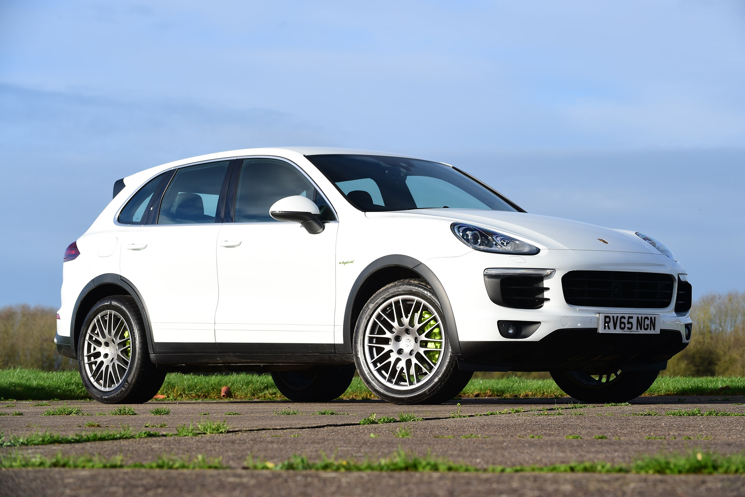 Porsche Cayenne - front static