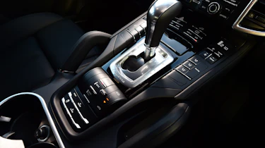 Porsche Cayenne - centre console
