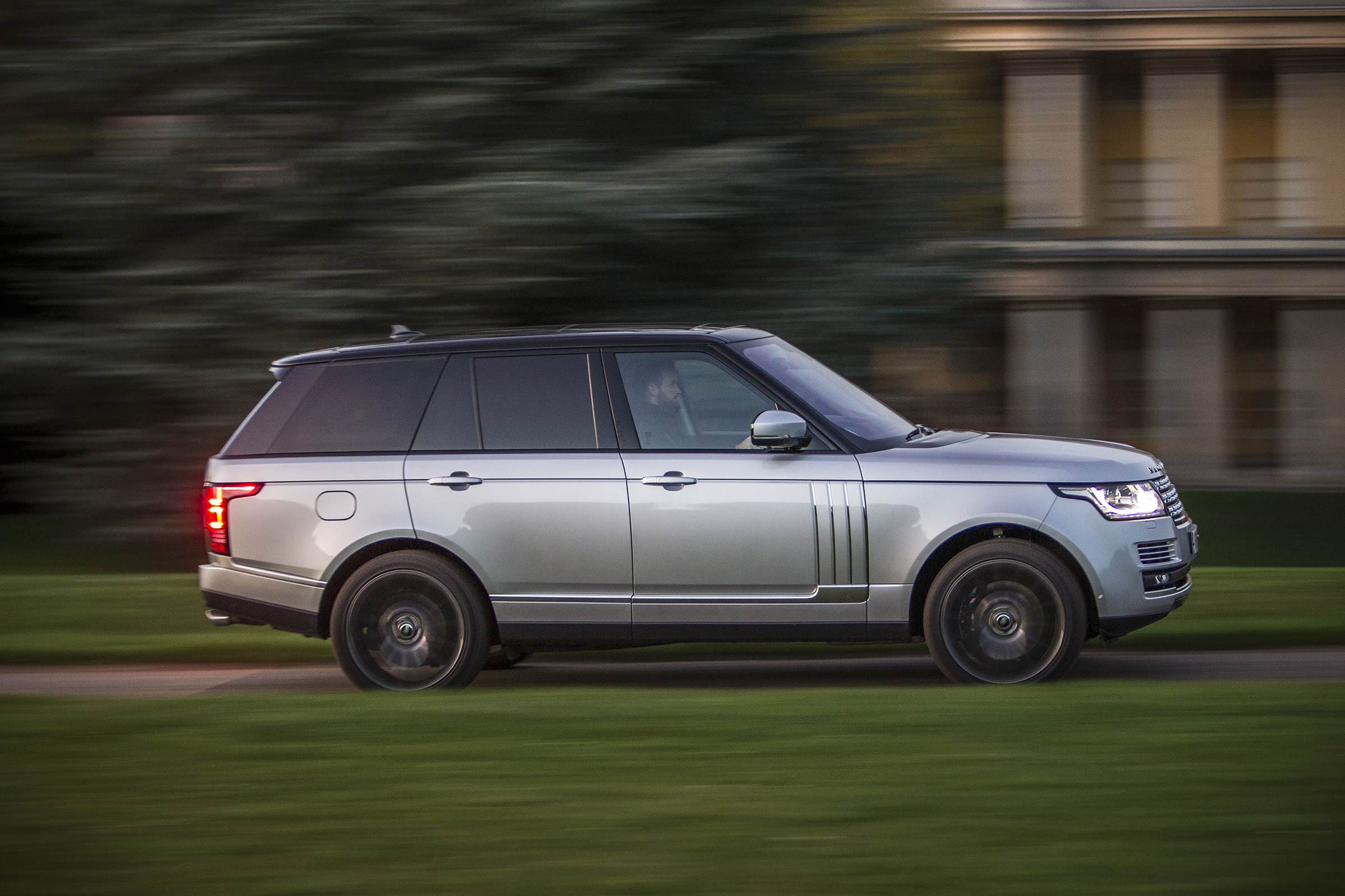 Range Rover SVAutobiography - side