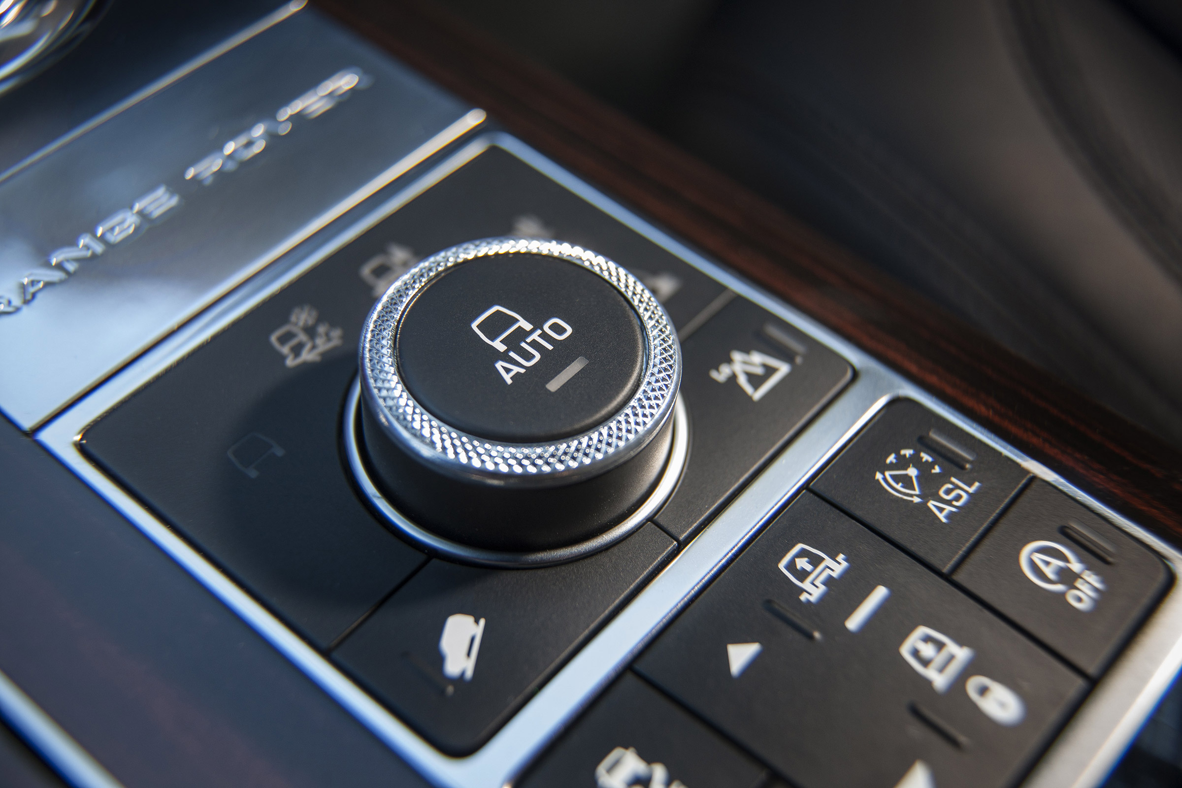 Range Rover SVAutobiography - centre console