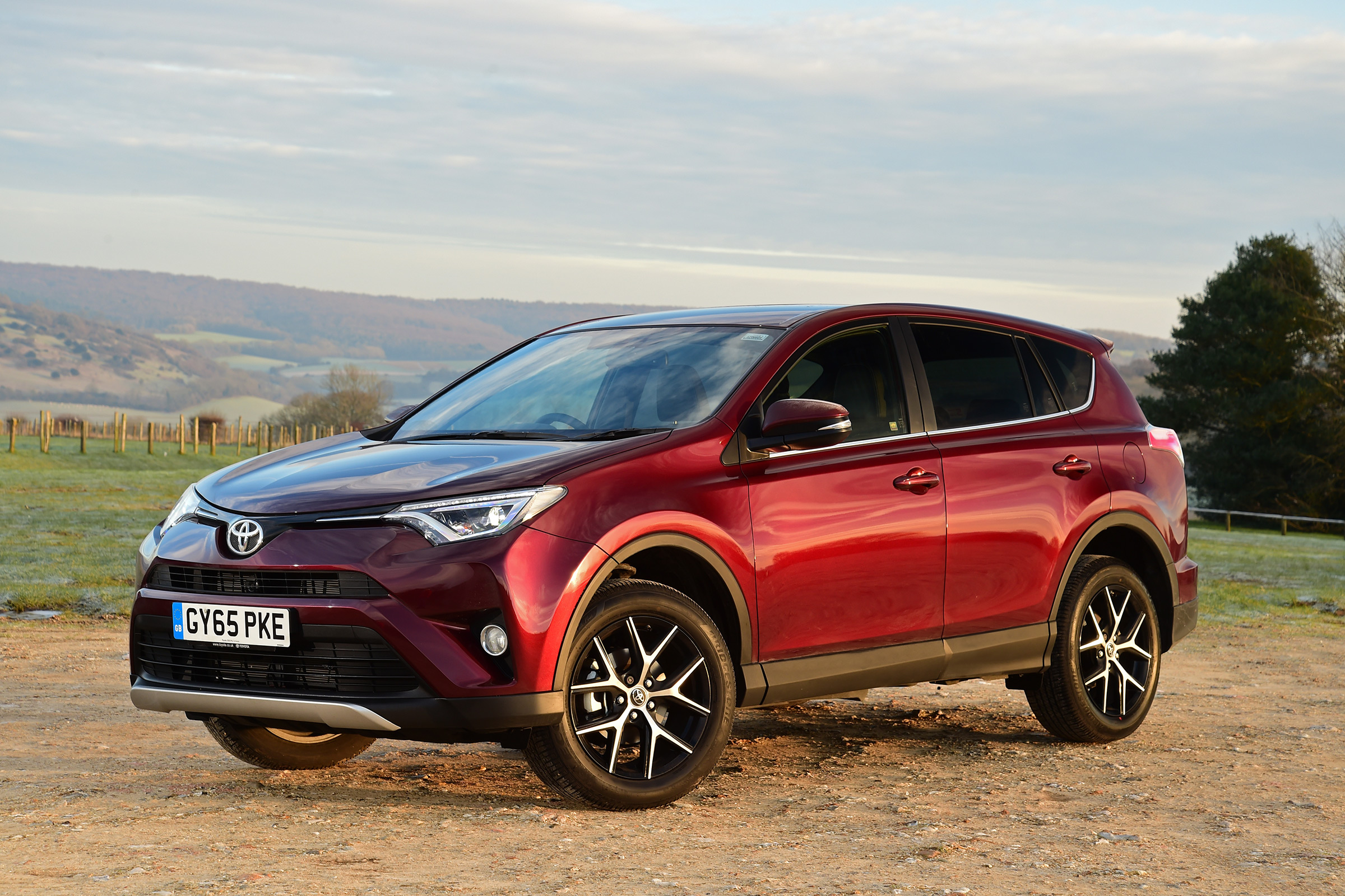 Toyota RAV4 Diesel 2016 - front quarter