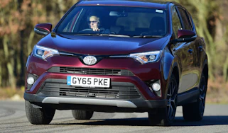 Toyota RAV4 Diesel 2016 - front cornering