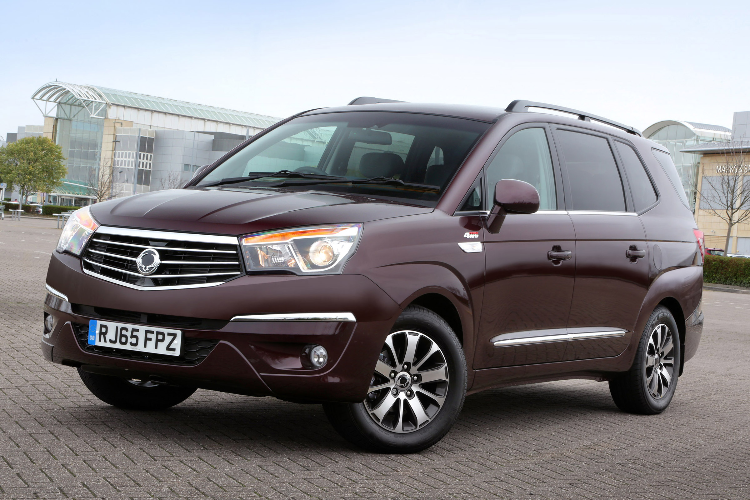 SsangYong Turismo - front