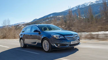 Vauxhall Insignia Sports Tourer Whisper diesel - front tracking 2