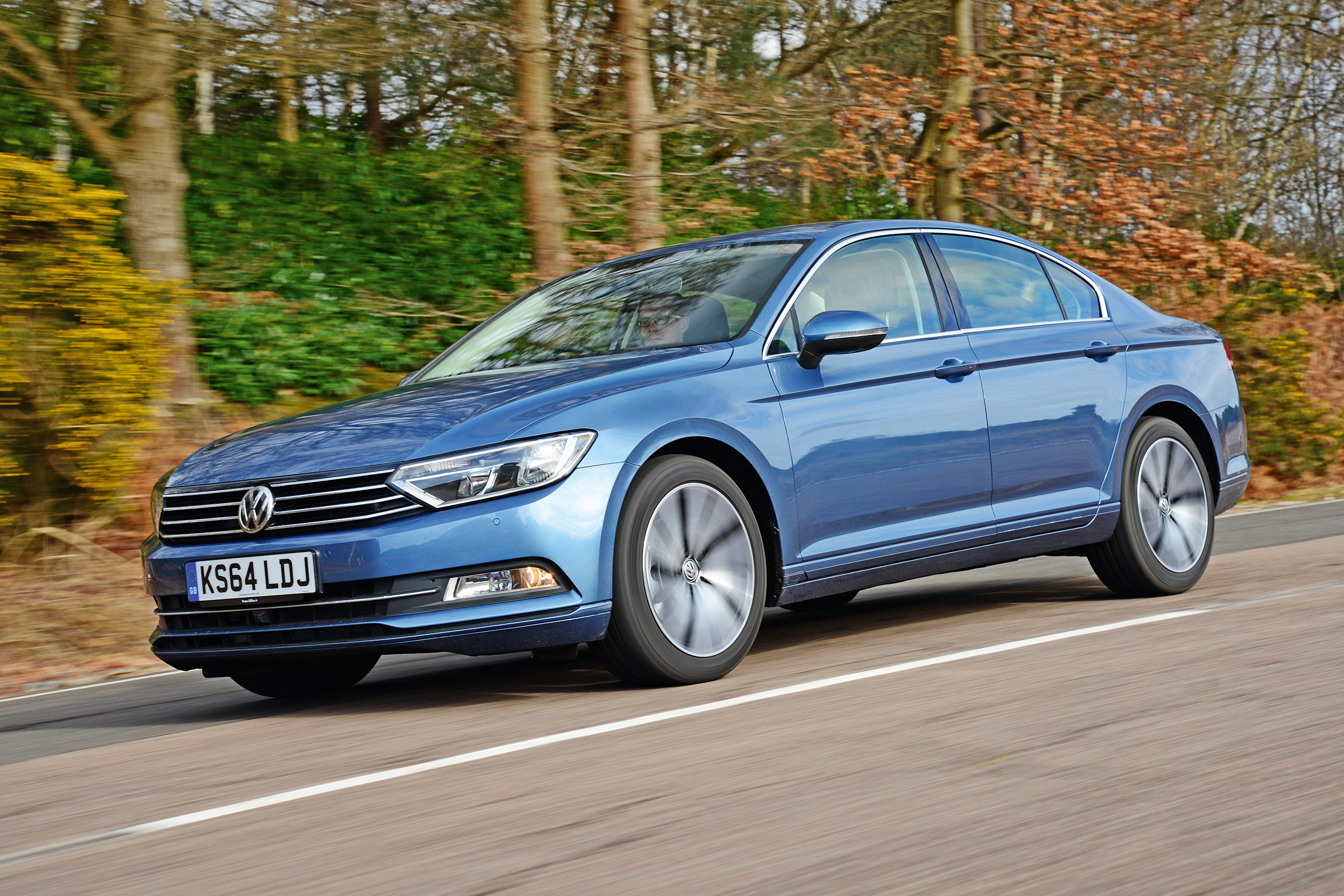 Volkswagen Passat - front