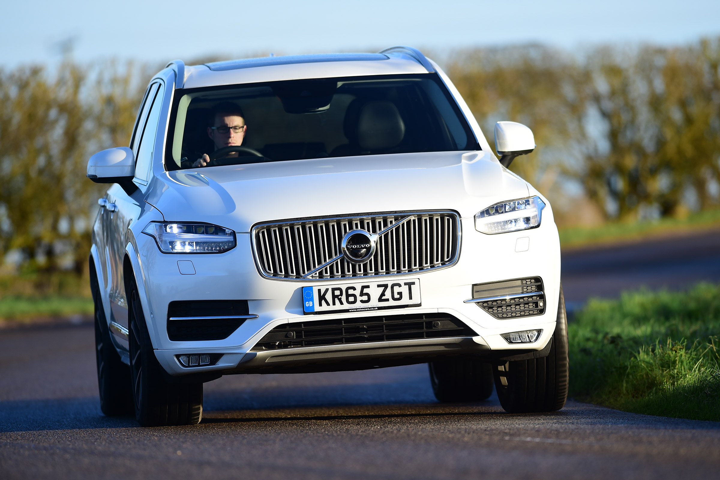 Volvo XC90 - front driving